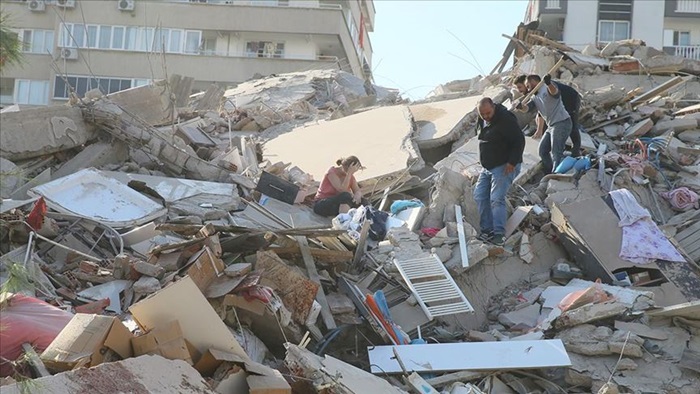 İzmir'de 6,6 büyüklüğünde deprem