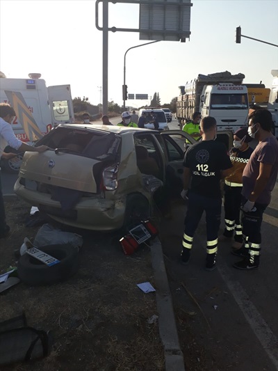 Adana'da 2 otomobil çarpıştı: 1 ölü, 1 yaralı