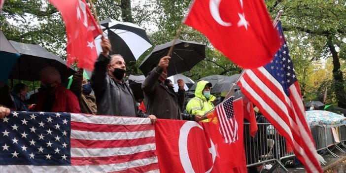 New York'ta Fransa ve Macron'un İslam karşıtlığı protesto edildi