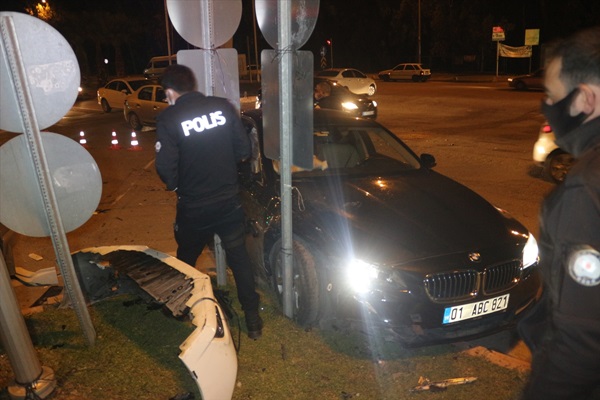 Adana'da trafik kazası: 3 yaralı