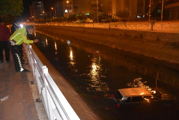 Adana'da otomobil sulama kanalına düştü: 1 yaralı