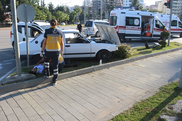 Adana'da trafik kazasında 3 kişi yaralandı