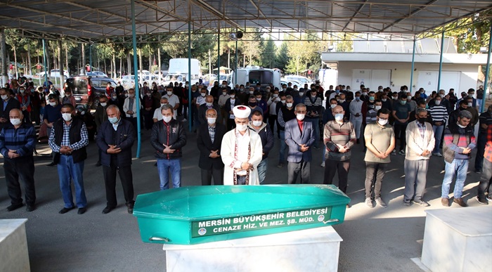 Yunan tankeriyle çarpışan Türk balıkçı teknesindeki 5 kişinin cenazesi defnedildi