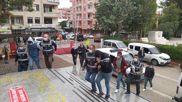 Adana'da yasa dışı bahis operasyonu: 9 gözaltı