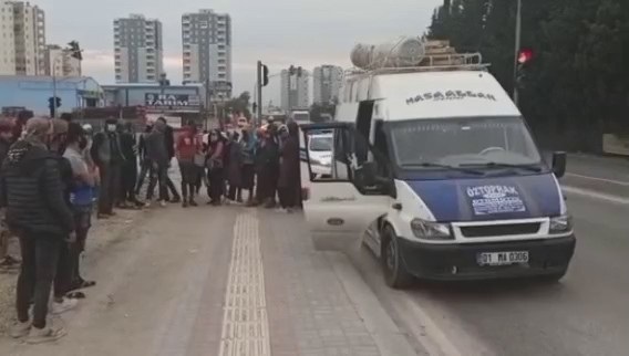 Adana'da 17 kişilik servis aracında 41 işçi taşıyan ehliyetsiz sürücüye para cezası