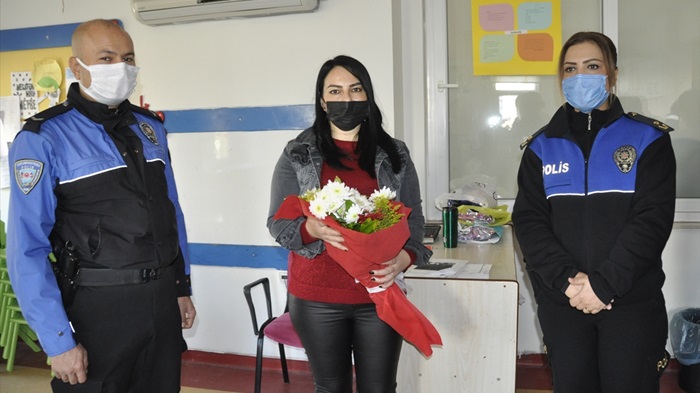 Adana'da şehit polisin öğretmen eşi 24 Kasım'da unutulmadı