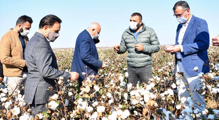 Sarıçam Belediye Başkanı Uludağ, çiftçileri ziyaret etti