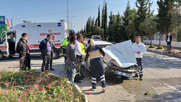 Adana'da trafik kazaları: 5 yaralı