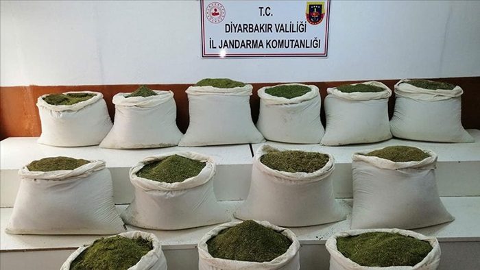 Diyarbakır'ın Lice ilçesi kırsalında 1 ton 16 kilogram esrar ele geçirildi