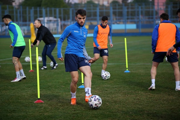 Adana Demirsporlu futbolcu Yunus Akgün: "Hedefimiz şampiyonluk"