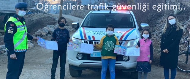 Adana'da jandarmadan öğrencilere trafik güvenliği eğitimi