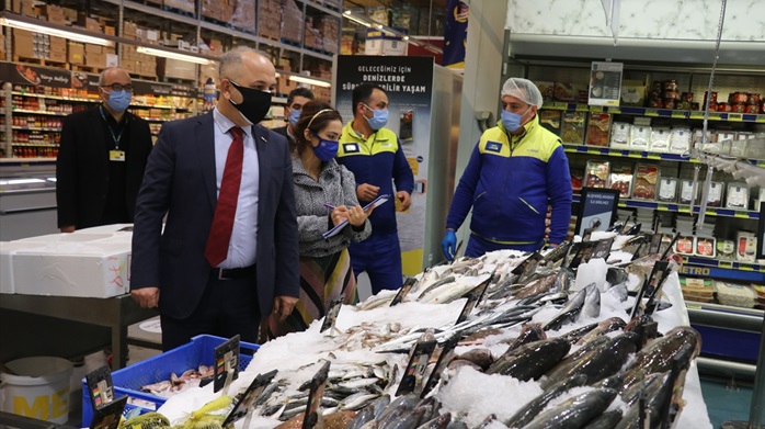 Adana'da market ve pazar yerlerinde fahiş fiyat denetimi yapıldı