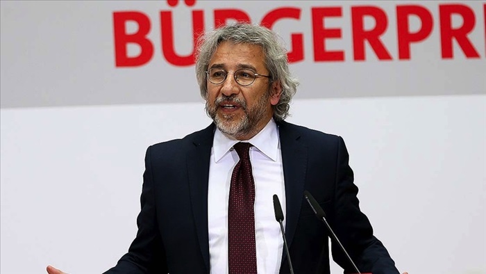 Can Dündar 27 yıl 6 ay hapis cezasına çarptırıldı