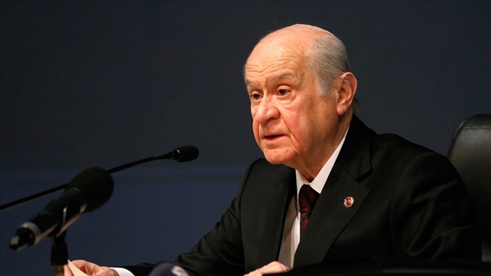 Bahçeli: "Gençlerimizi muhabbetle kucaklıyorum"