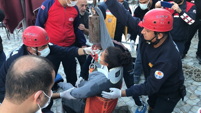 Adana'da kanalizasyona düşerek yaralanan hamile kadın yaşadıklarını anlattı