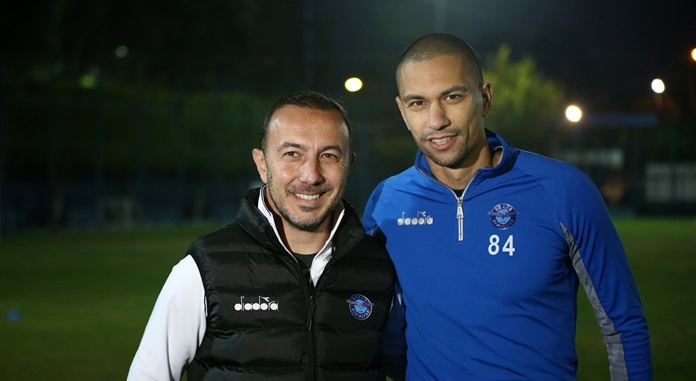 Adana Demirspor'un kaptanı Gökhan İnler: "Takımı gayet iyi ve pozitif görüyorum"