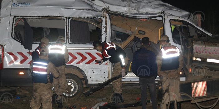 Hatay'da sağlık personelini taşıyan minibüs devrildi: 1 ölü, 7 yaralı