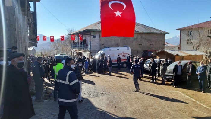 Hakkari'deki trafik kazasında yaşamını yitiren teğmen son yolculuğuna uğurlandı