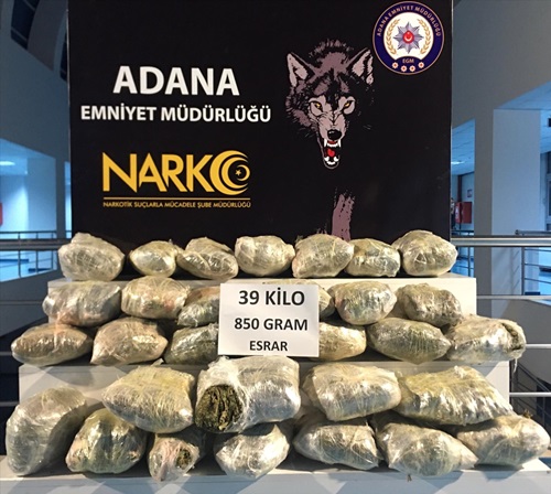 Adana'da 20 kilo 595 gram esrar ve 7 bin 141 uyuşturucu hap ele geçirildi