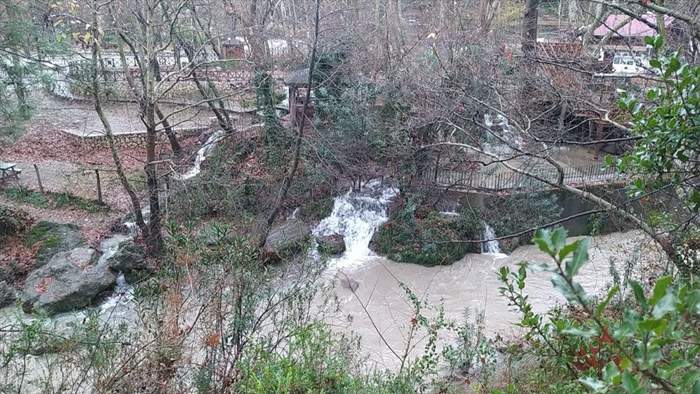 Adana'da yağmur üreticinin yüzünü güldürdü