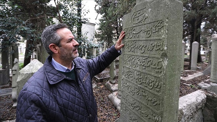 Hayatını 'Medeniyetin sessiz tanıkları' mezar taşlarını anlatmak için değiştirdi