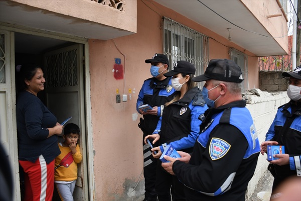 Adana'da polis, aşı bahanesiyle dolandırıcılığa karşı vatandaşı uyardı