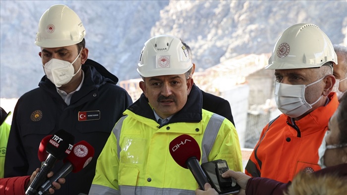 Bakanlar Pakdemirli, Kurum ve Karaismailoğlu Yusufeli Barajı inşaatında incelemelerde bulundu