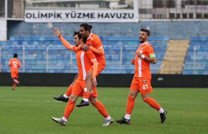 Adanaspor, Akhisarspor'u 3-1 yendi.