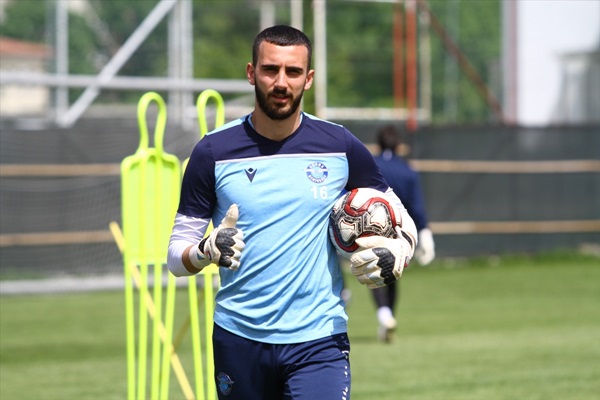 Adana Demirspor'un kalecisi Muhammed Şengezer'in şampiyonluğa inancı tam