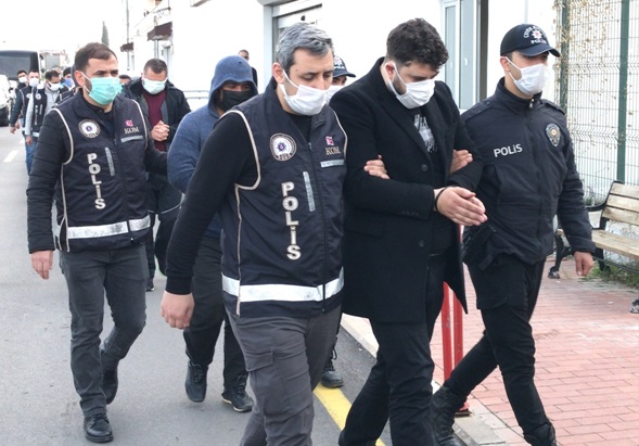 Adana'daki "tefeci" operasyonunda gözaltına alınan 14 zanlıdan 6'sı tutuklandı