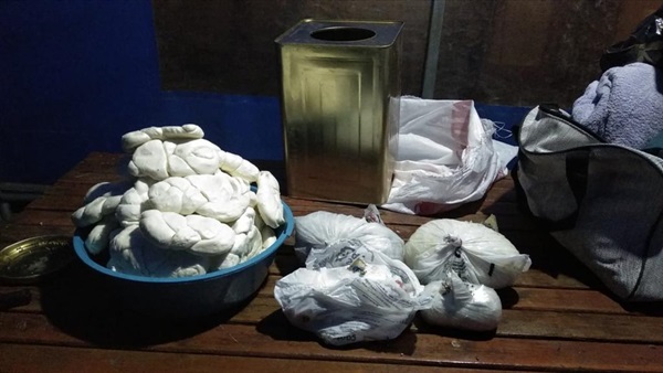 Adana'da yolcu otobüsündeki peynir tenekesinde 2 kilogram esrar ele geçirildi