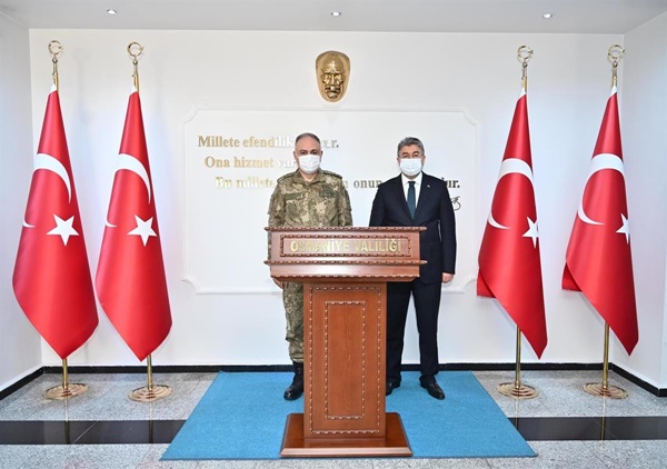 2. Ordu Komutanı Orgeneral Metin Gürak, Osmaniye Valisi Erdinç Yılmaz'ı ziyaret etti