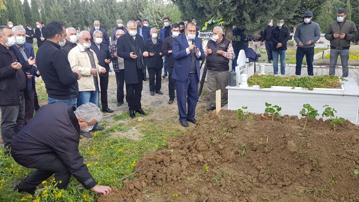 Basın Emekçisi Adnan Dinibütün dualarla toprağa verildi