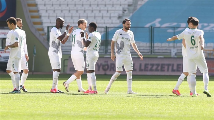 İttifak Holding Konyaspor, deplasmanda Yeni Malatyaspor'u 3-2 yendi.