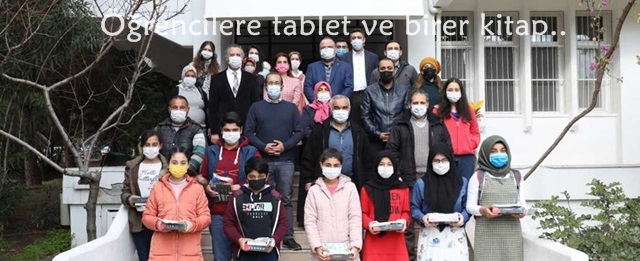 Prof. Dr. Yıldırım'den ihtiyaç sahibi öğrencilere tablet..