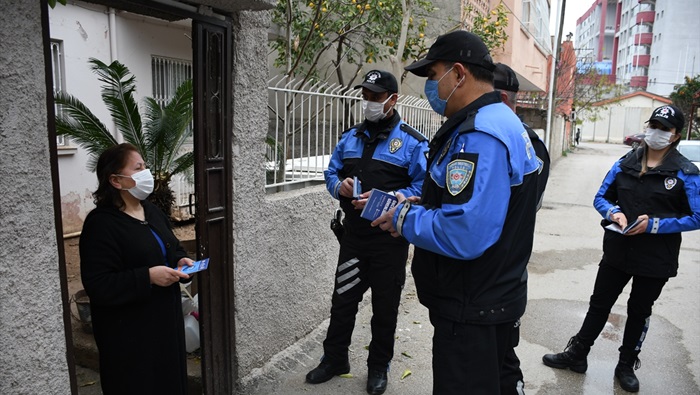 Polis evlere giden dolandırıcılara karşı vatandaşı uyardı