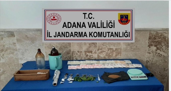 Evinde esrar ele geçirilen şüpheli gözaltına alındı.