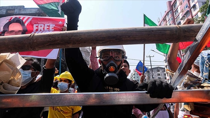 Myanmar'da askeri darbe protestolarında yaklaşık 800 kişinin tutuklandı