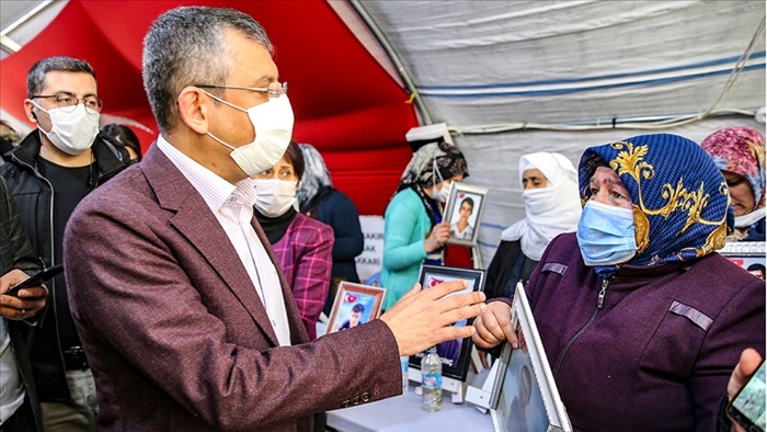 CHP Grup Başkanvekili Özel: "Diyarbakır'da işleri varmış sizi de burada görüp gidelim demişler"