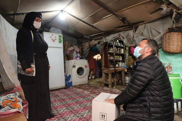 Başkan Kocaispir, mevsimlik tarım işçilerine yardım kolisi dağıttı..