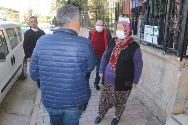 Pazar alışverişine giden kadının çantası kapkaç yöntemiyle çalındı