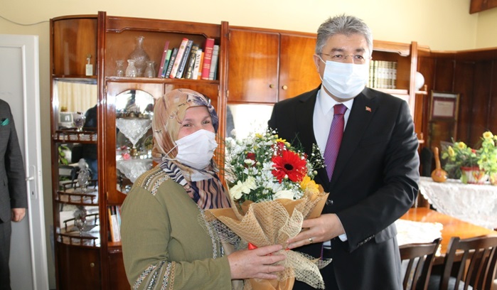 Vali Yılmaz: "Okulu biz öğretmenimizle çok sevdik. Öğretmenin ilk dokunuşu çok önemli"