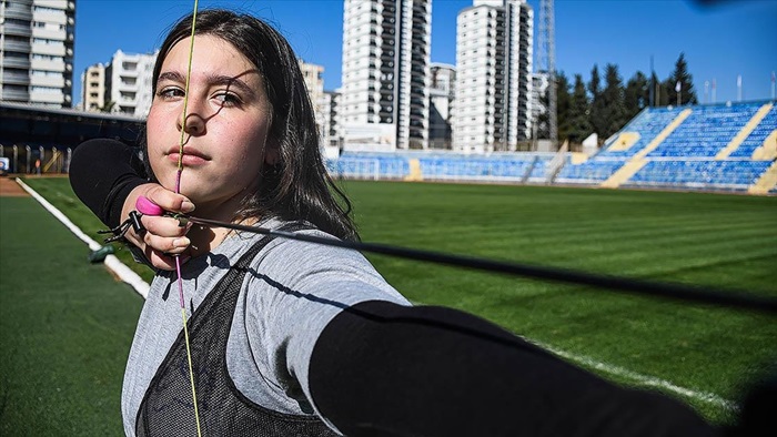 15 yaşındaki okçu Azra Özdemir: "Yasemin abla ve Mete ağabeyi örnek alıyorum"