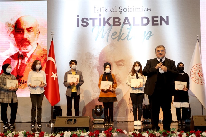 "İstiklal Şairimize İstikbalden Mektup Yarışması"nda dereceye girenlere ödülleri takdim edildi