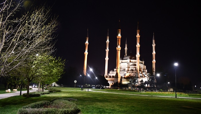 Çukurova'da Berat Kandili dualarla idrak edildi