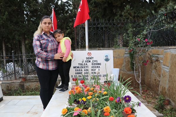 Şehit babasının kanı yerde kalmadı, Elif asker abilerine selam yolladı