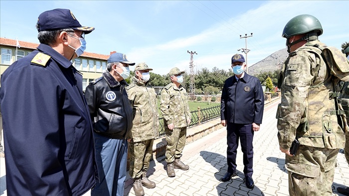 Bakan Akar ve komutanları "Rüzgar Alayı" da..