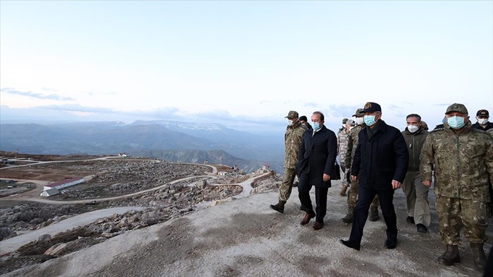 Bakan Akar ve TSK komuta kademesi sınır birliklerinde incelemelerde bulundu