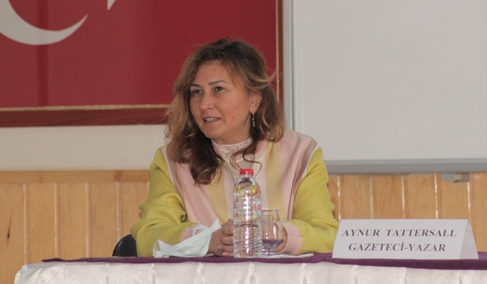 Gazeteci Aynur Özgür Tattersall, Adana'da lise öğrencilerine mesleki deneyimlerini anlattı