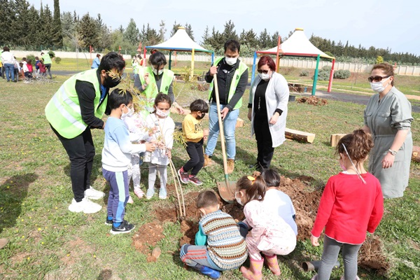 Çukurova Üniversitesi Anaokulu Öğrencileri Fidanları Toprakla Buluşturdu